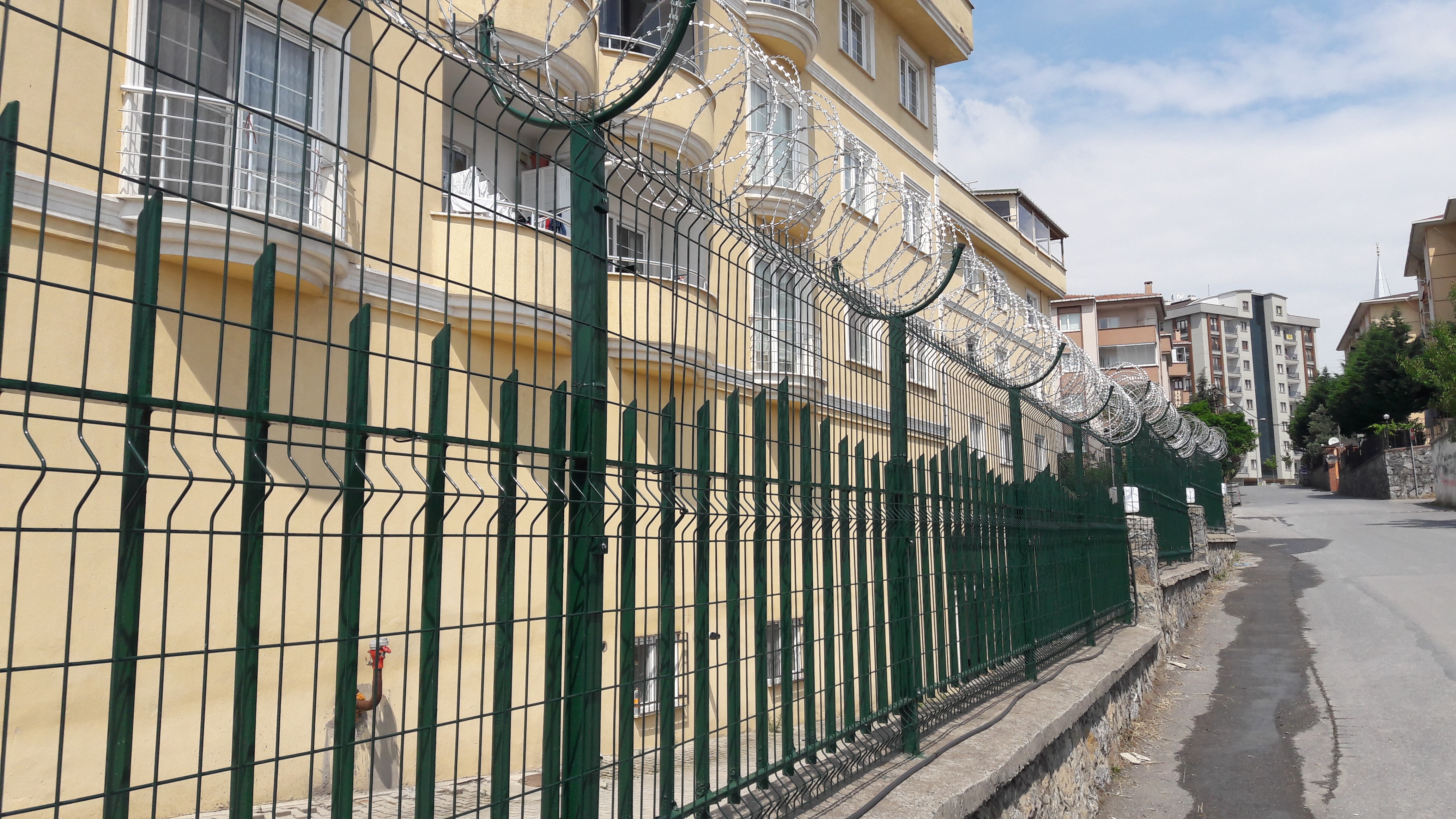 Panel Çit ve Helezon Jiletli Tel Uygulaması